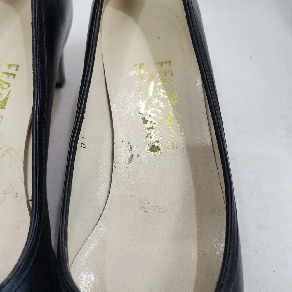 Salvatore Ferragamo Womens 8 4A Pump Black Leather Gancini Slip On Kitten Heel